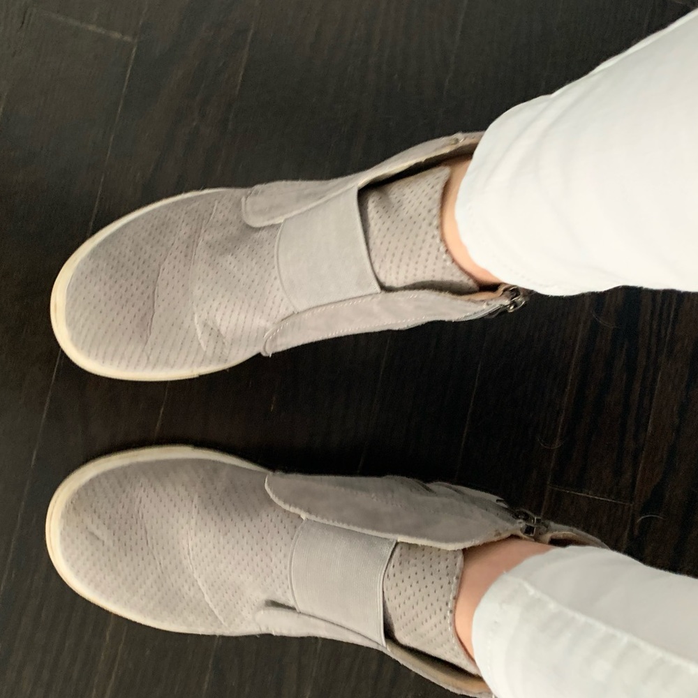 Super cute wedge sneakers!